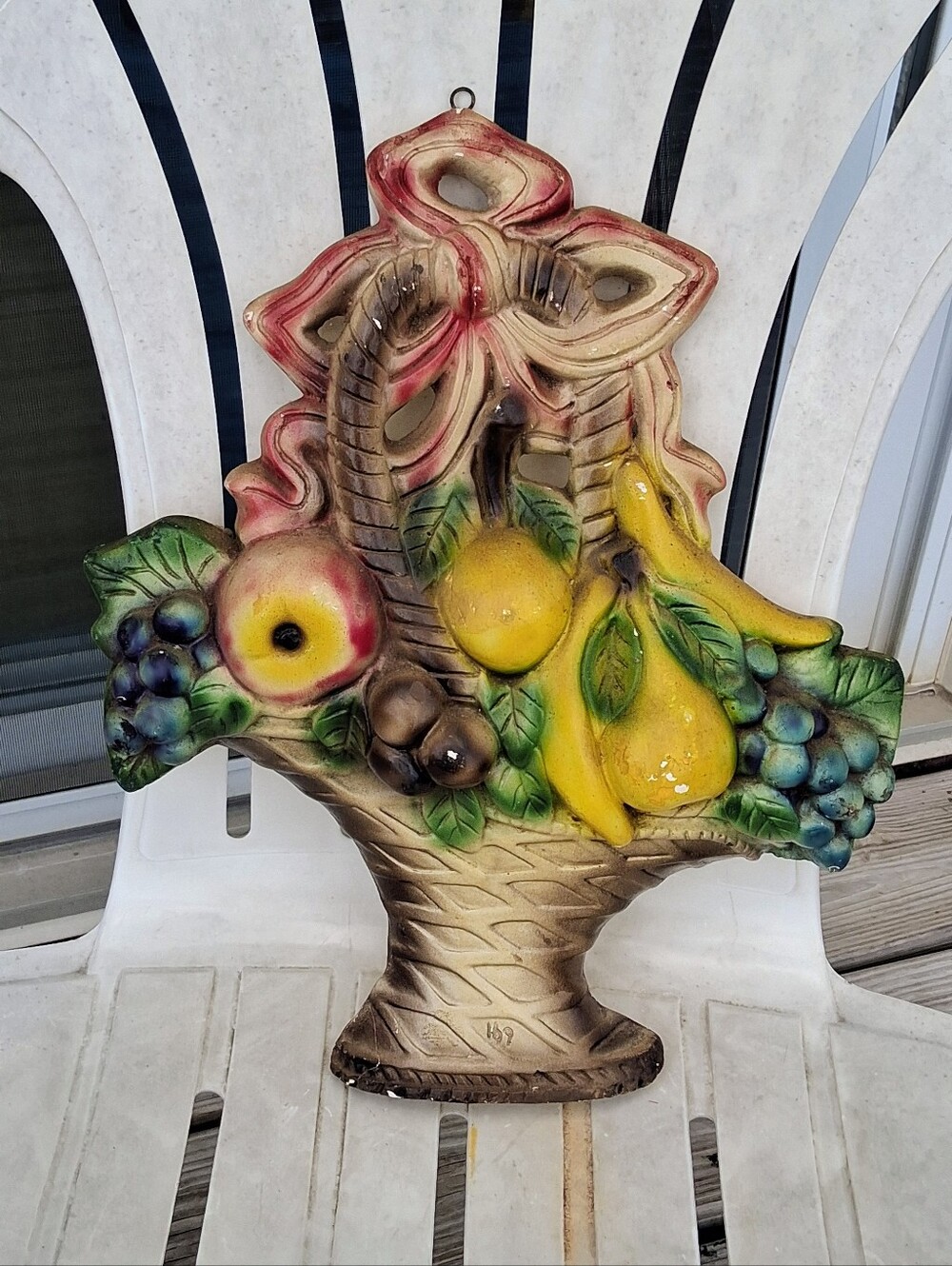 1970's Vintage 3D Detailed Chalkware Fruit Basket Wall Decor/Art 14" X 12"